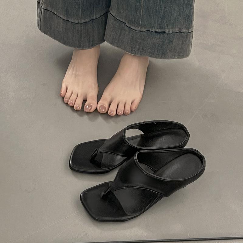 

Ретро босоножки на высоком каблуке новый нишевый темперамент простые феи носок тонкий каблук шлепанцы 40 чёрный