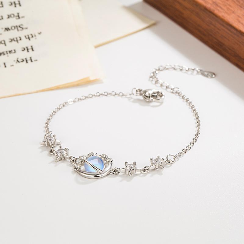 

Модный женский браслет с кристаллами в виде звезды и луны one size