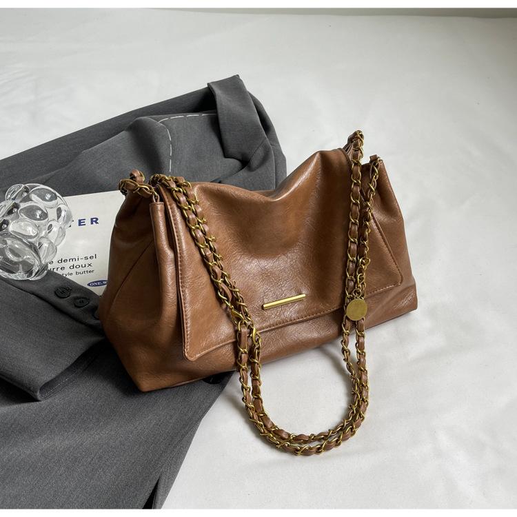 2025 autumn and winter new product retro trendy large capacity underarm tote bag women's simple versatile chain shoulder messenger bag