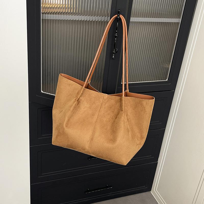 

Autumn and winter new suede commuter large-capacity tote bag women s casual simple versatile shoulder bag