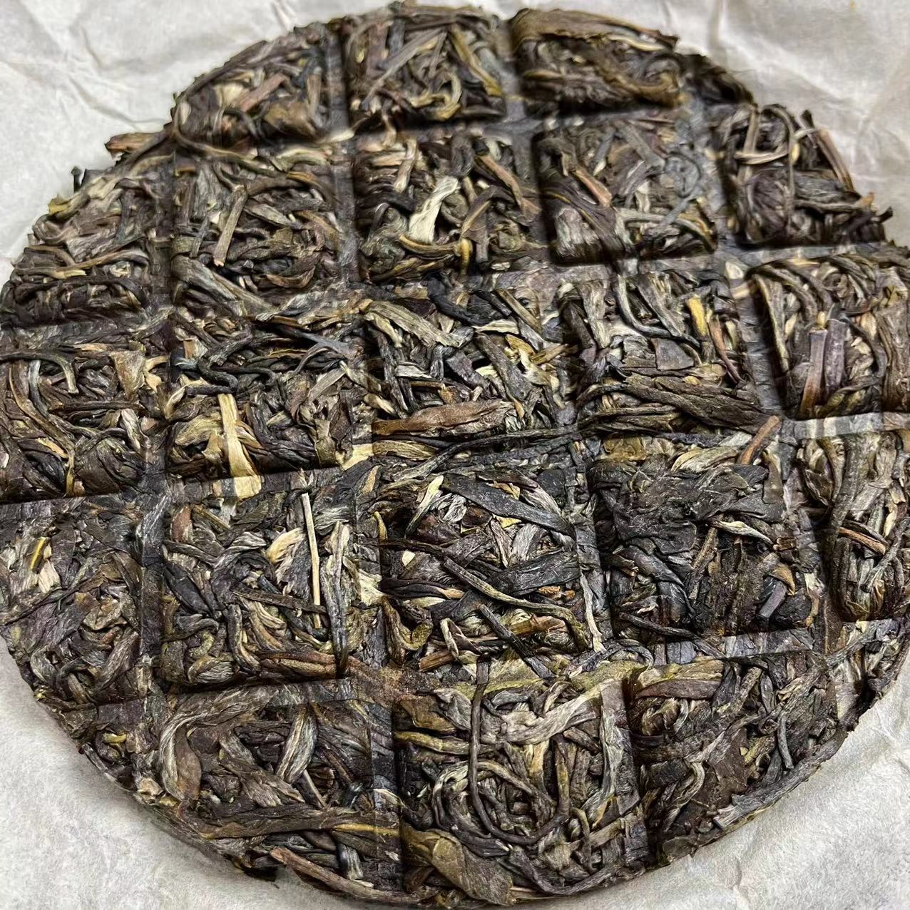 Rhinoceros Pond Head Spring Old Tree Puerh Raw Tea Tight Tea 100g Tea Bread 100g — фото 3