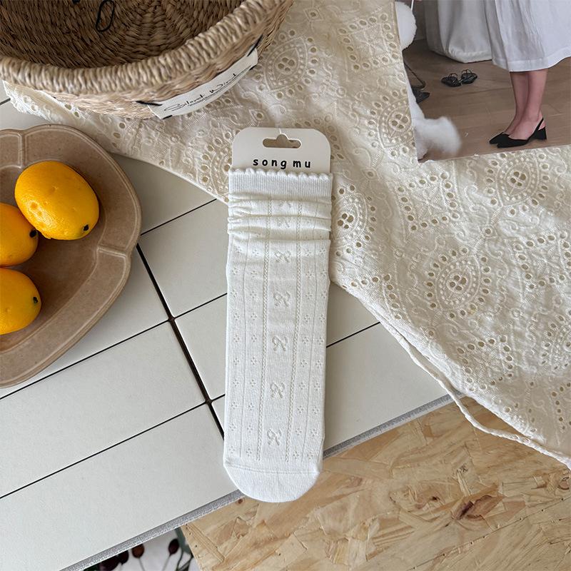 

Female Spring and Summer Thin Mesh Hollow Bow Breathable Sweat Absorbent Boneless White Tube Stack Socks 1 pair