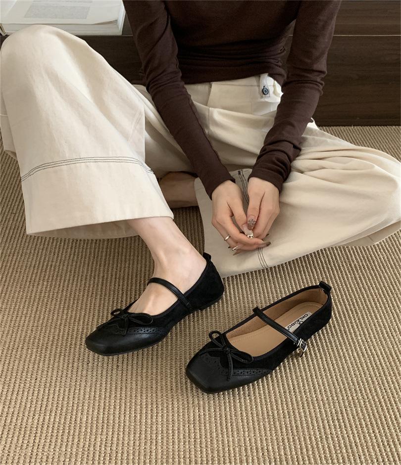 In the autumn of 2025, the new models cover the ancient square head flat Mary Jane shoes, women's versatile bow, shallow mouth single shoes, women's