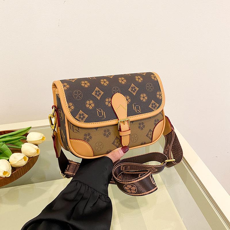 

Сумка женская премиум-класса, женская осенняя новая ретро-сумка подмышку, темпераментная, универсальная, на одно плечо, через плечо 16cm*7cm*23cm коричневый