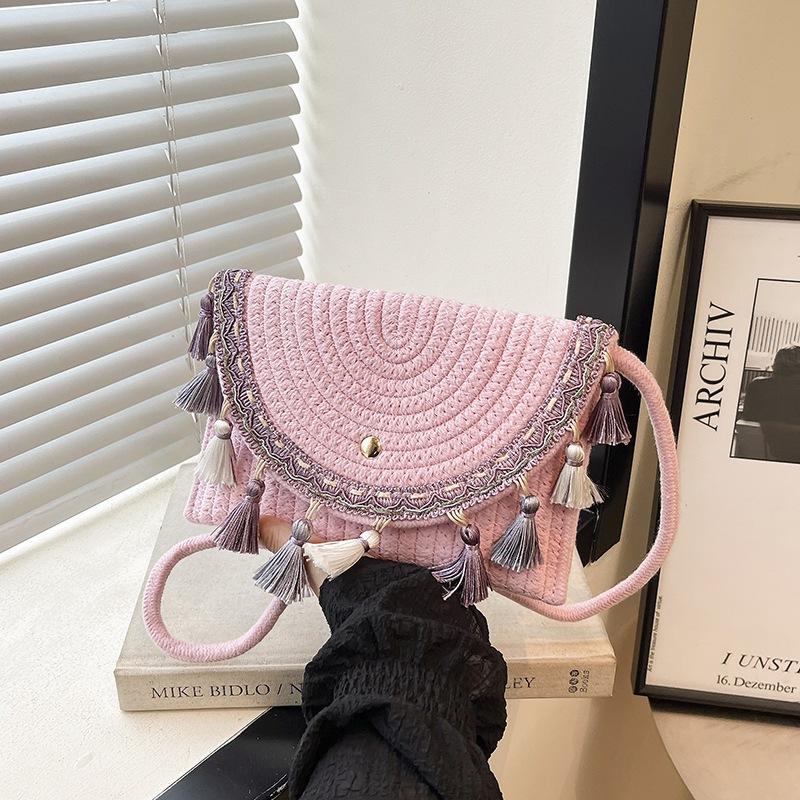 

Новый тканый кисточкой модный тренд персонализированная наплечная сумка кроссбоди полукруглой формы для женщин розовый