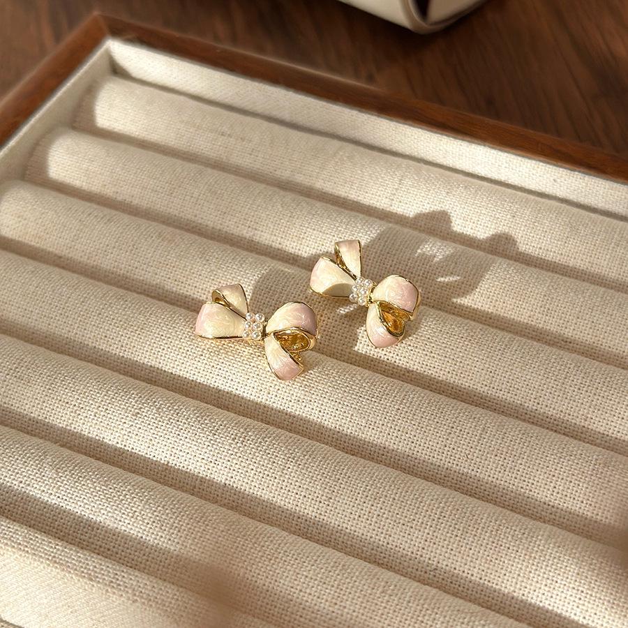 Pink Gradient Bow Pearl Earrings: Minimalist & Exquisite Forest-Inspired Jewelry for Women