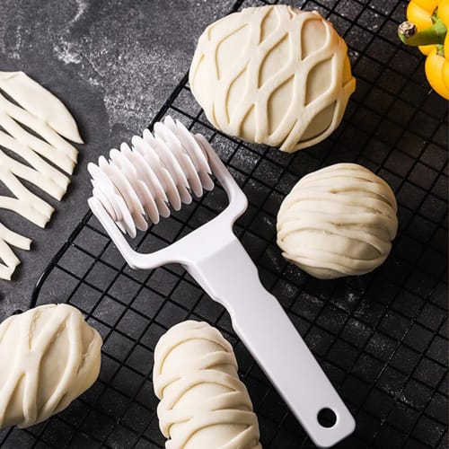 YACHUN Pie Dough Roller, 12x19x4cm, Mesh Roller, Pizza Cutter, Baking Tool, Pastry Tool, Kitchen Tool, Plastic, Multi-Function Tool (Beige)