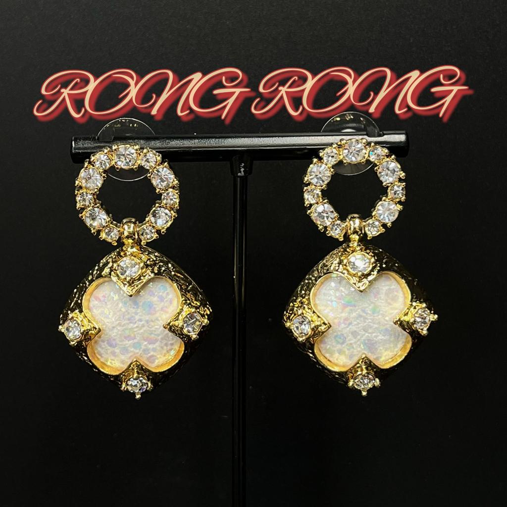 Vintage Classic Clover Pendant Earrings With Light Luxury Fragrance Japanese Korean Fashion High Grade Studded
