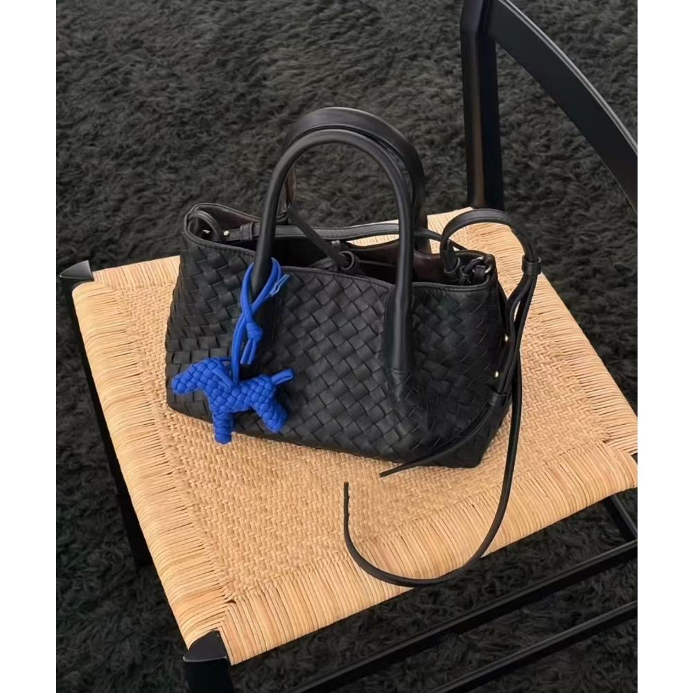 2025 Bolsa de ombro feminina tecida em couro bovino de luxo leve transfronteiriça, bolsa de compras para mães, bolsa carteiro premium para o dia a dia feminina