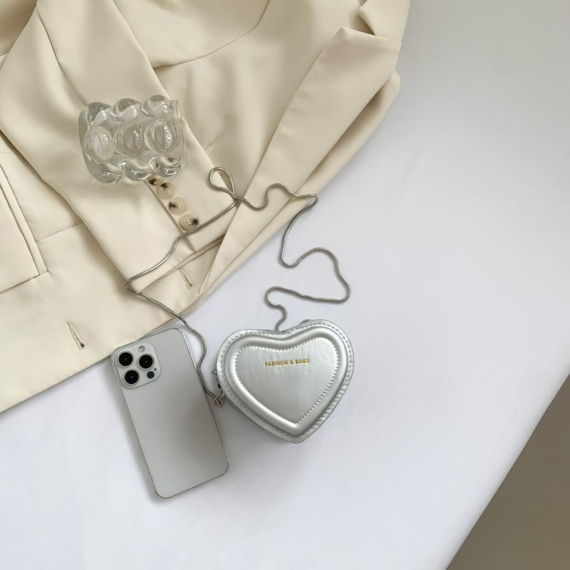 

Мини маленькая сумка женская сумка 2025 лето новая мода персонализированная сумка-цепочка с персиковым сердцем зарубежный стиль красивая сумка-мессенджер серебряный