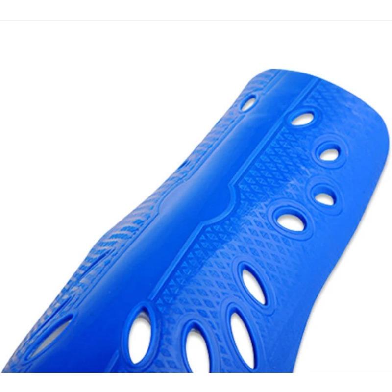 1 Paar Fußball-Schienbeinschoner, Kunststoff-Fußballschützer, Beinschutz für Kinder und Erwachsene, Schutzausrüstung, atmungsaktiver Schienbeinschoner, 5 Farben