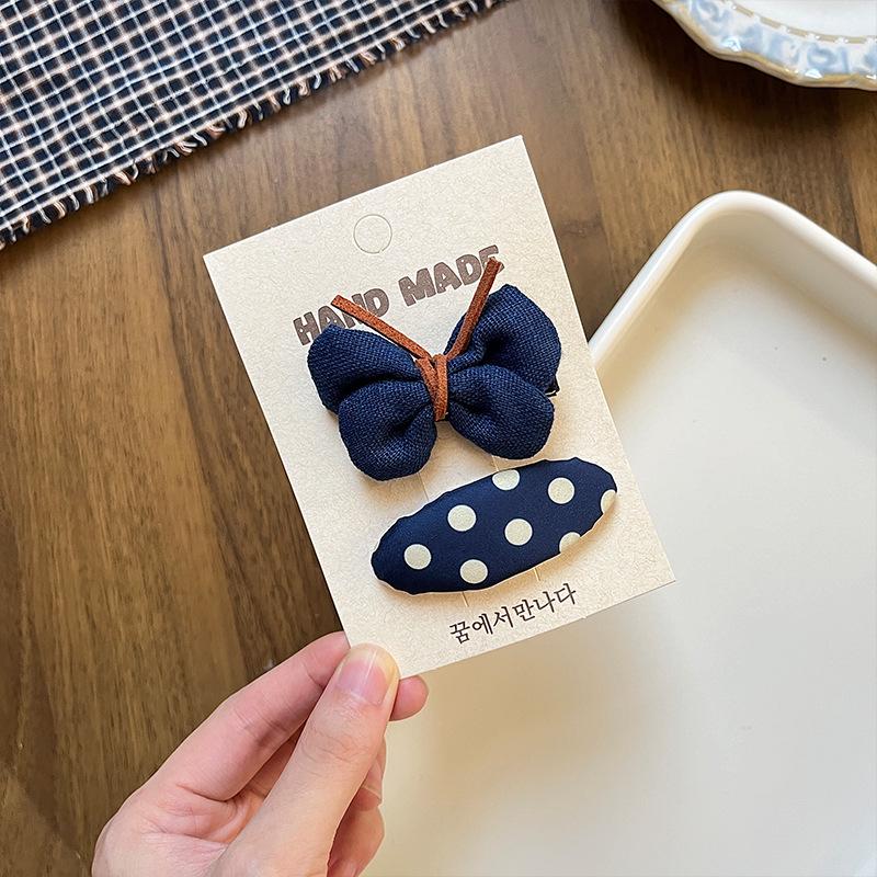 Koreanische Kinder Haarspange mit gestickter Blume - Süße Pony- & Seitenklammer