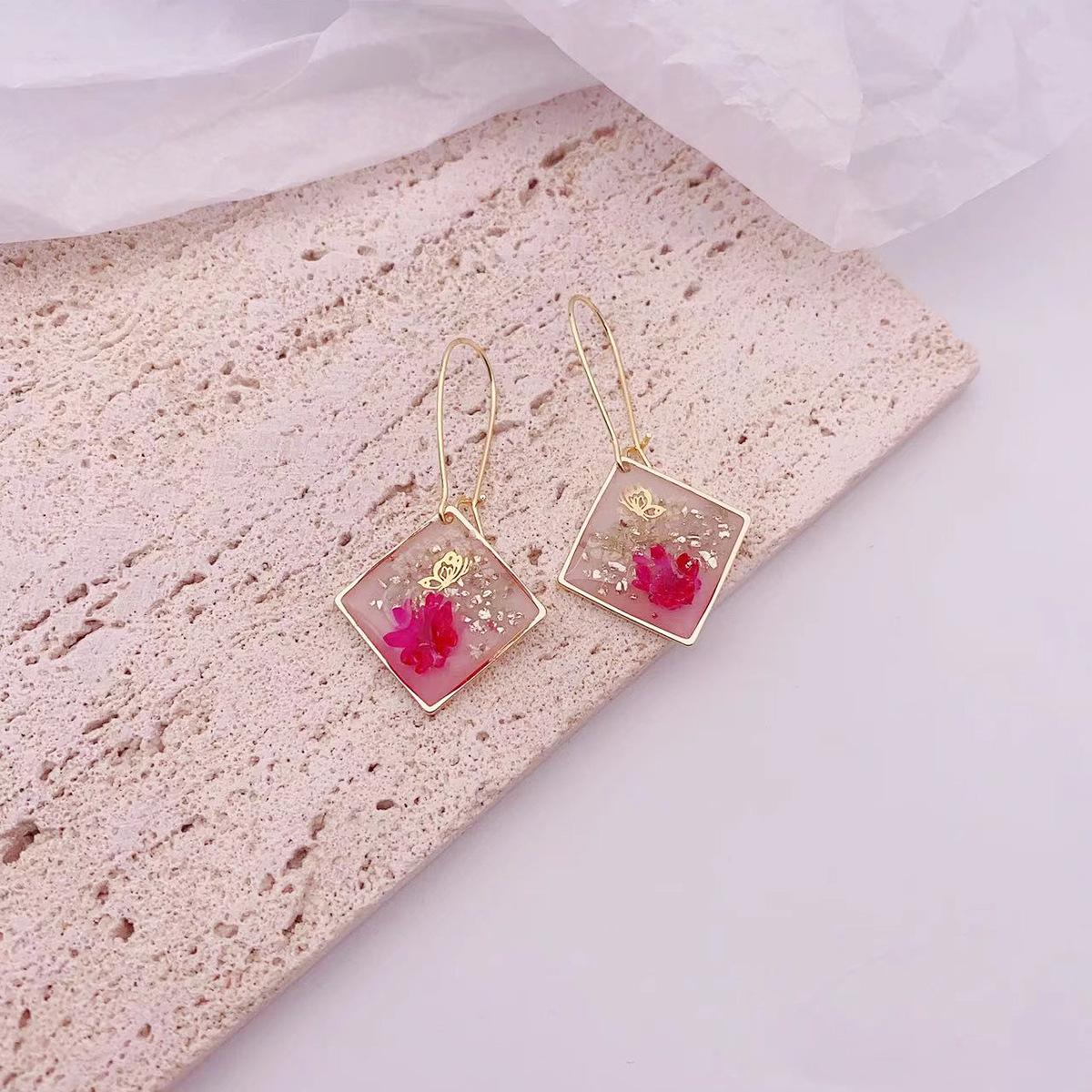 Геометрические серьги с сушеными цветами и эпоксидной смолой Серьги с характером и темпераментом Серьги высокого стиля Серьги с розой Серьги Оптом