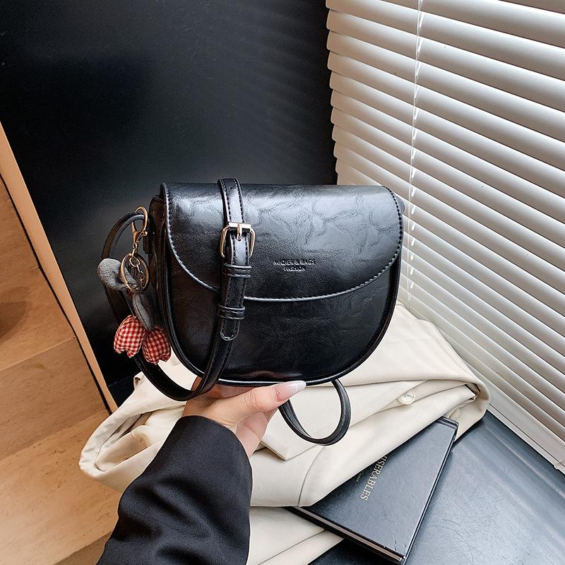 Niche saddle bag new fashionable versatile messenger small bag simple shoulder bag mobile phone bag