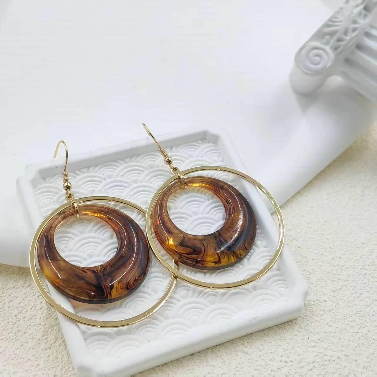 

Geometric Irregular Resin Acrylic 3D Ear Hoops with Textured Design