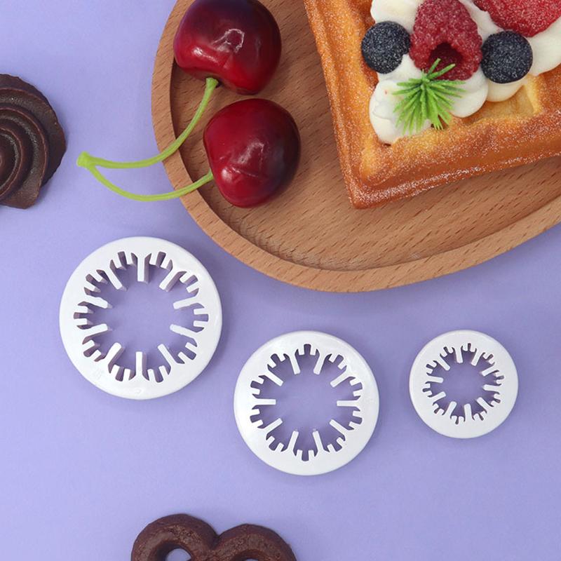 33PCS Biscuit Cutting Mold Spring Pressing Molds Leaf Star Heart Easy To Remove Fondant Cake Cookie Cutter Kitchen Accessory ZYF