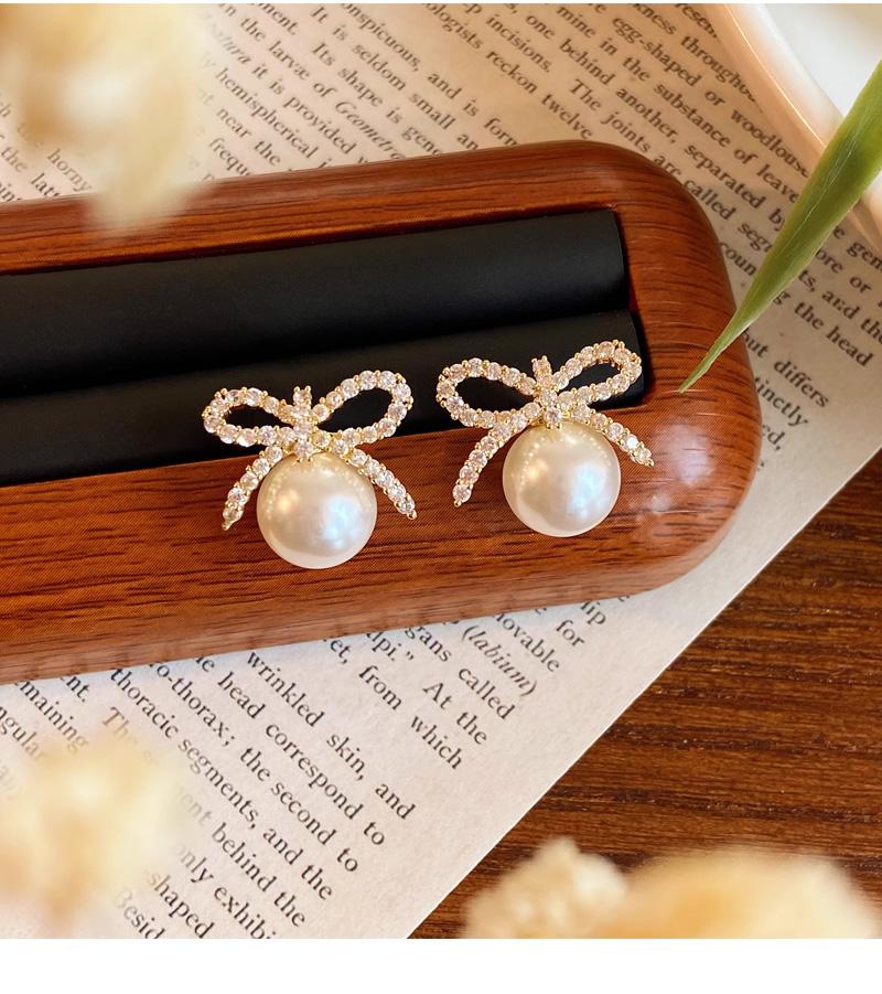 Bow earrings for women, light luxury and high-end earrings, 2026 new popular autumn and winter niche New Year earrings trend