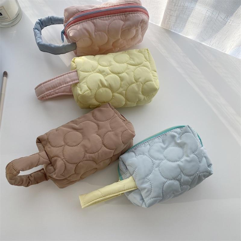 

Простой пенал с цветочным узором, милый пенал с цветочным узором, мягкая сумка для хранения канцелярских принадлежностей большой емкости/кистей для макияжа, студенческая