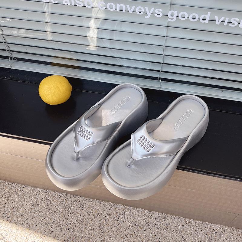 Xiaoxiangfeng Muffin Thick-soled Slippers for Women's Summer Wear, New Toe Flip-flops, Internet Celebrity Fashion Height-enhancing Cool Slippers