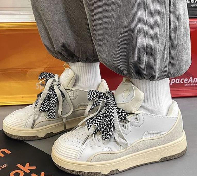 Couple Sports Shoes Fashion Casual Women's Sneakers Lace Up Comfortable Flat Bottom Vulcanized Shoes Zapatos Para Mujeres