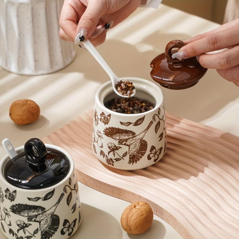 Flower and Bird Ceramic Salt Jar Seasoning Jar Kitchen Salt Shaker Sugar Seasoning Pepper Powder Jars Kitchens Accessories