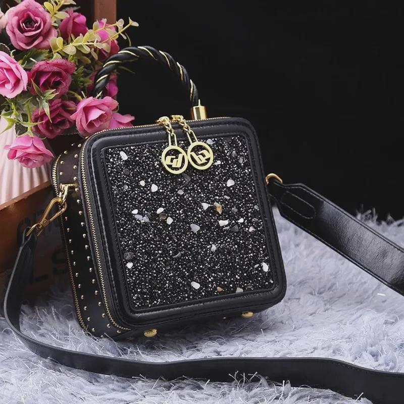 Yuhua Stone Retro Tofu Diamond Crossbody Bag - Small, Stylish, High-end Commuter.