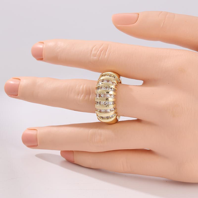 Dazzling Inlaid White CZ Women's Ring Exquisite Gold Color Geometry Daily Wear Party Jewelry Anniversary Gift
