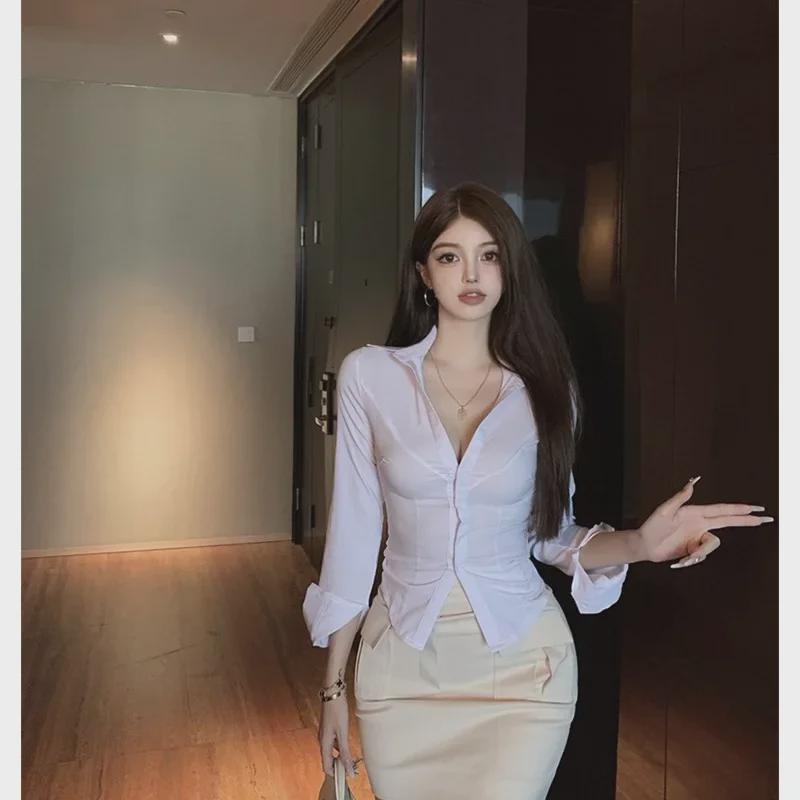 Chic V-neck White Shirt for Women: Slim Fit, French JK Style, Perfect for Early Autumn