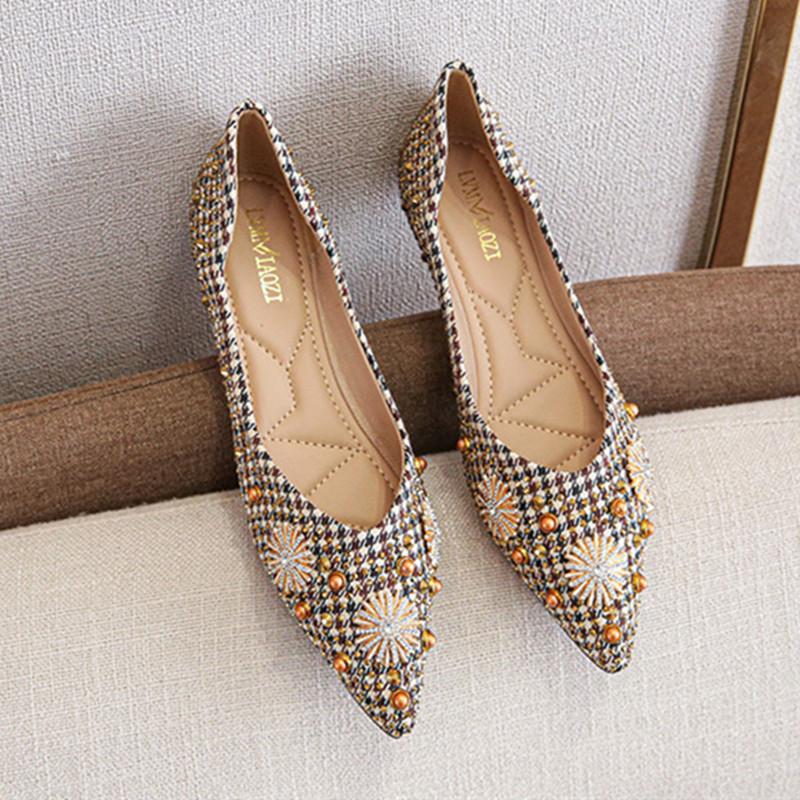 Fashion Metal Rivet Decoration Flats Women Luxury Rhinestone Design Pointed Toe Loafers for Women Soft Sole Comfort Mules Casual Shoes