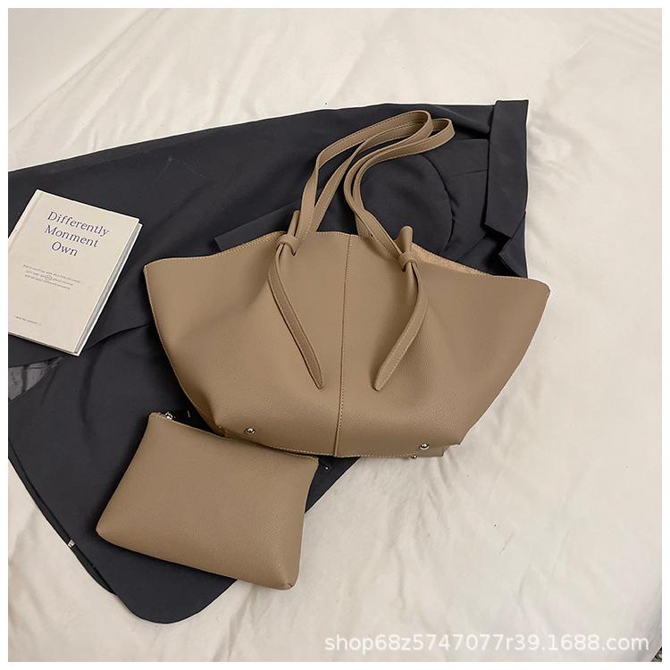 Korean Version of Temperament Commuting Large-capacity Tote Bag Women's 2025 Autumn Simple Casual Versatile Shoulder Portable Wing Bag
