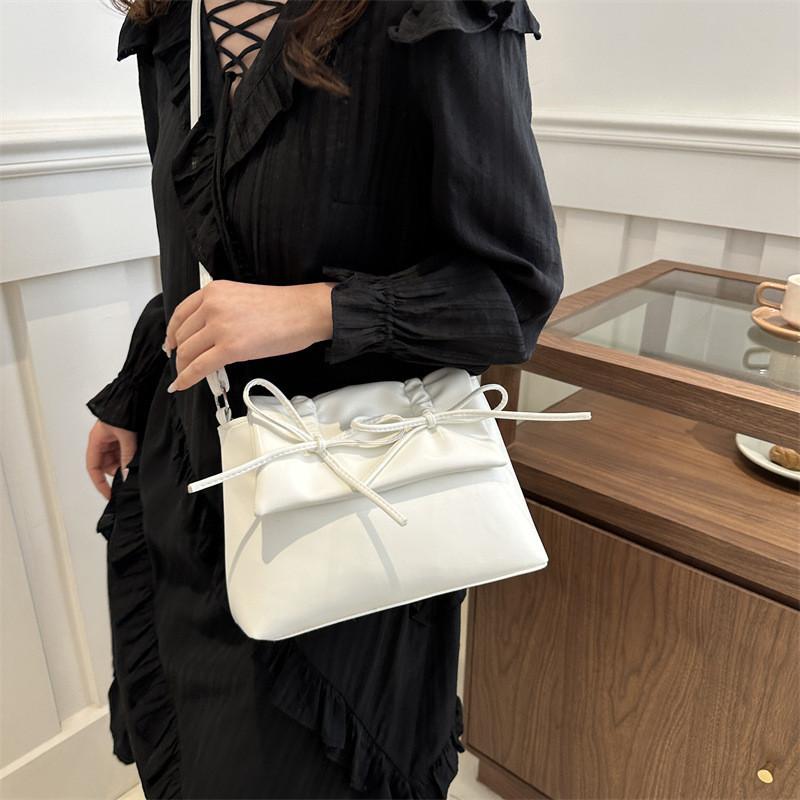 Large Capacity Women's Casual Soft Shoulder Bag 2024 New Stylish Street Fashion Crossbody Bag