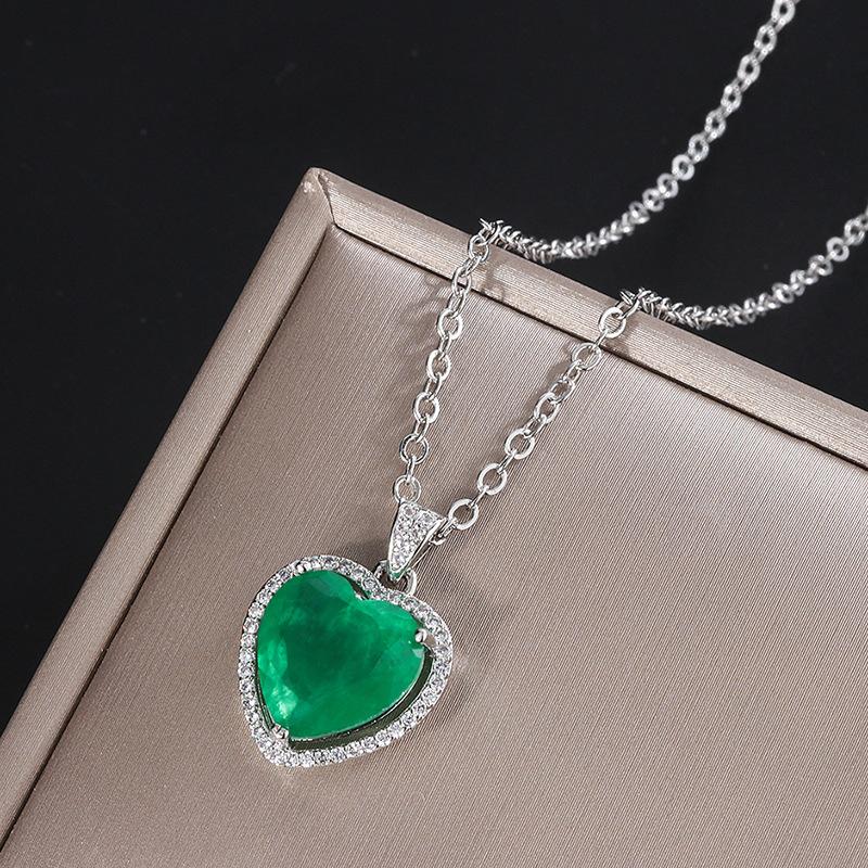 Jewelry Colored Treasure Collarbone Chain Simulation Emerald Heart Shape 12 * 12 Retro Pendant Necklace
