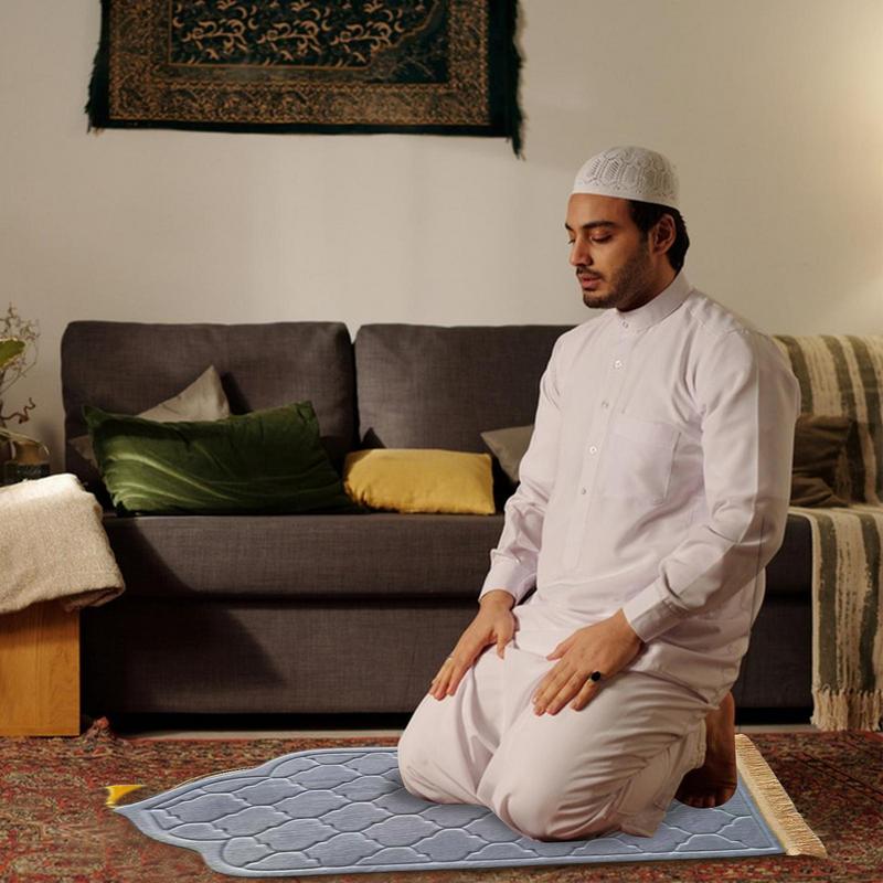 Soft Worship Kneel Travel Prayer Rug Non-slip Prayer Mat Flannel Carpet for Muslim Ramadan Embossing Floor Carpets Portable