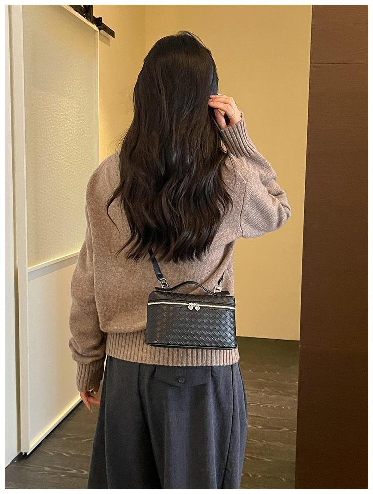 2026 Retro Braided Women's Lunch Box Bag - Versatile, High-Grade, Large Capacity for Commuting and Crossbody Use