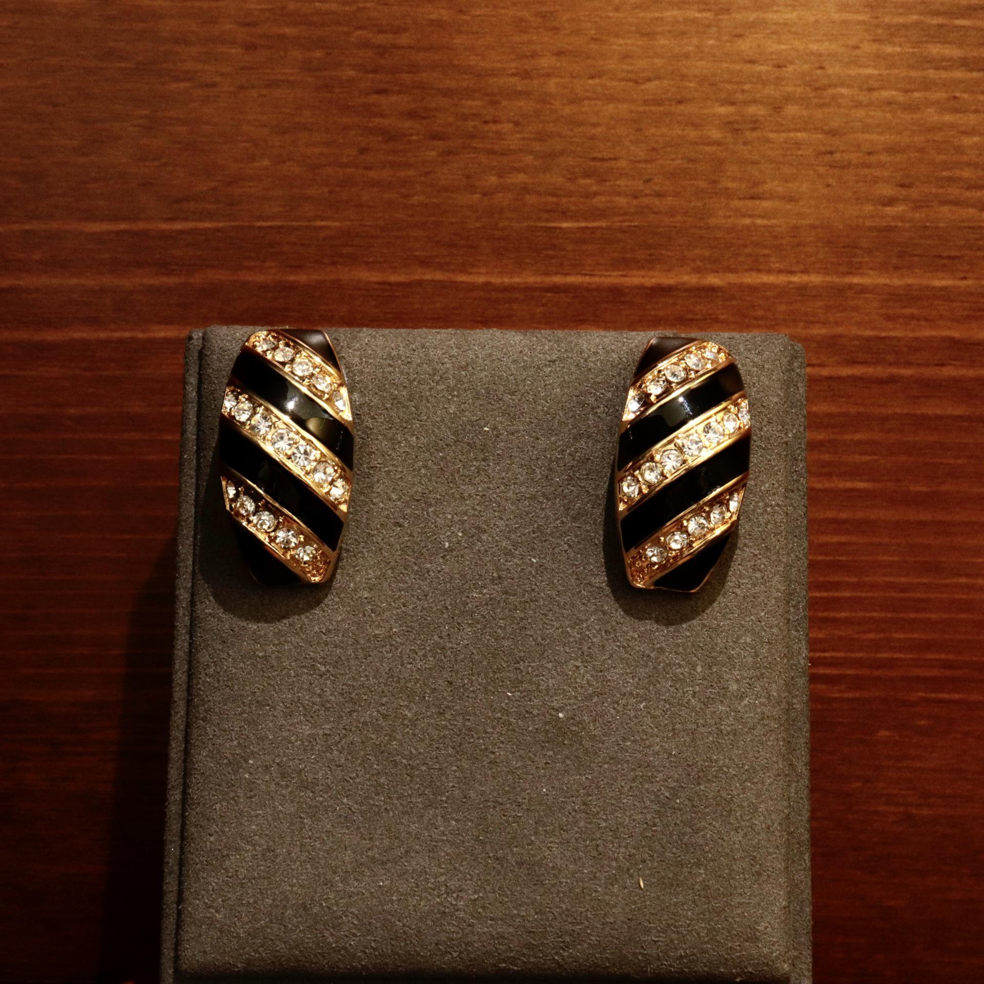 Retro Court Rhinestone Pearl Necklace & Enamel Square Earrings Set