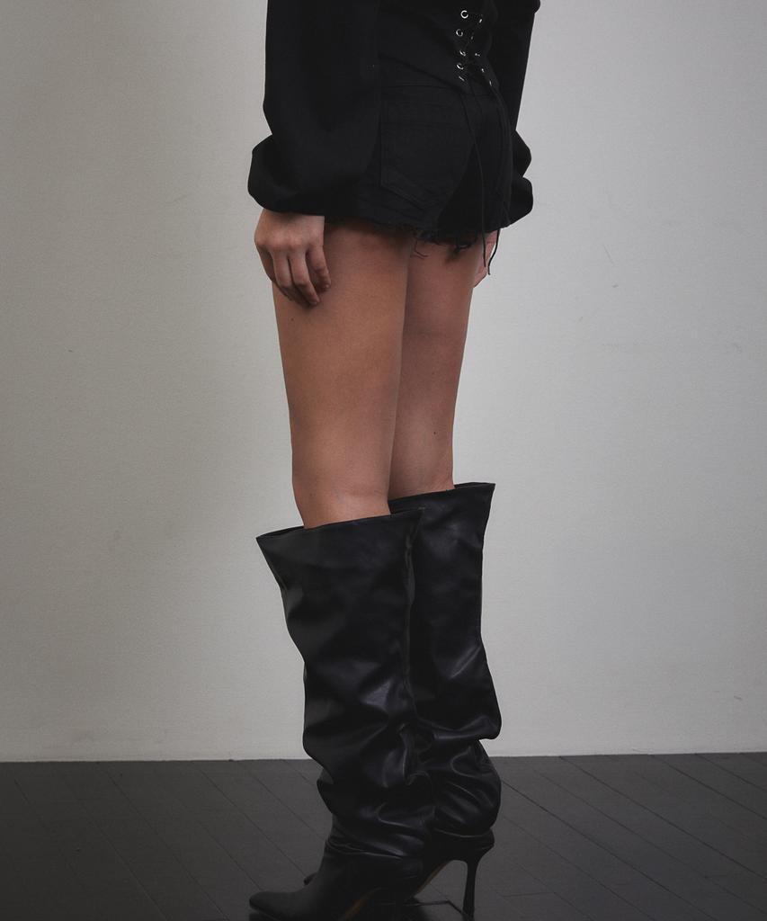 Bunteu Eyelet Buckle Micro Shorts (Black)