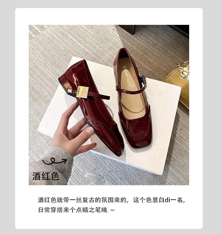 

Версия из овчины~ туфли Мэри Джейн из натуральной кожи красного цвета женские 2025 новые французские ретро с мелким вырезом вечерние одинарные туфли маленькие кожаные туфли 35