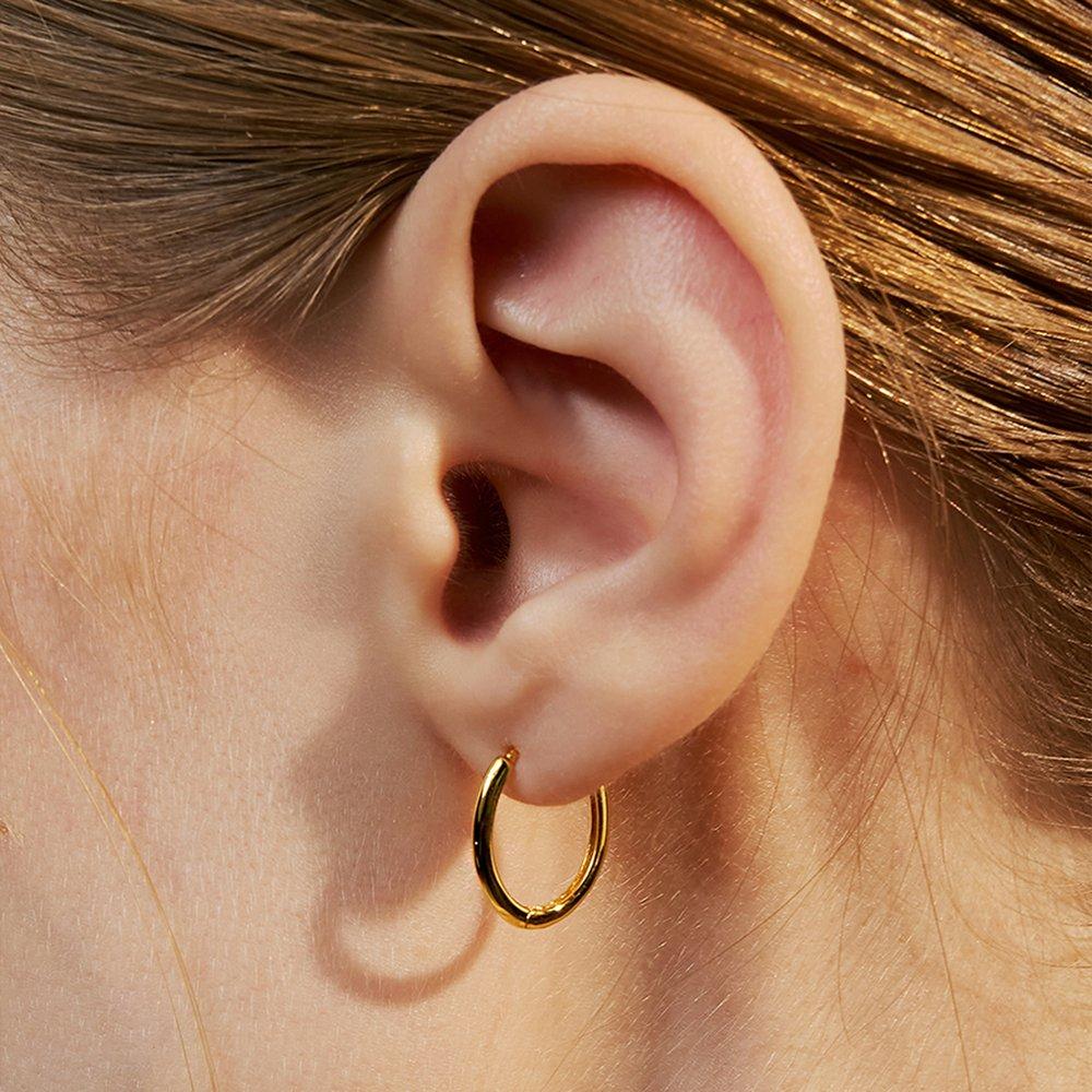 [Worn by Seolhyun, Taeyeon, Jung Eun-chae, Belle, Lia, Hyeri, Kang Han-na, Seunghee, and Lee Chae-young] [Sv925] Oval One-Touch Earring White