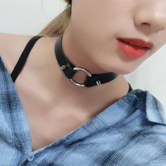 Women Choker Heart Hip Hop Faux Leather Exaggerated Rivets Collar Choker for Daily Wear