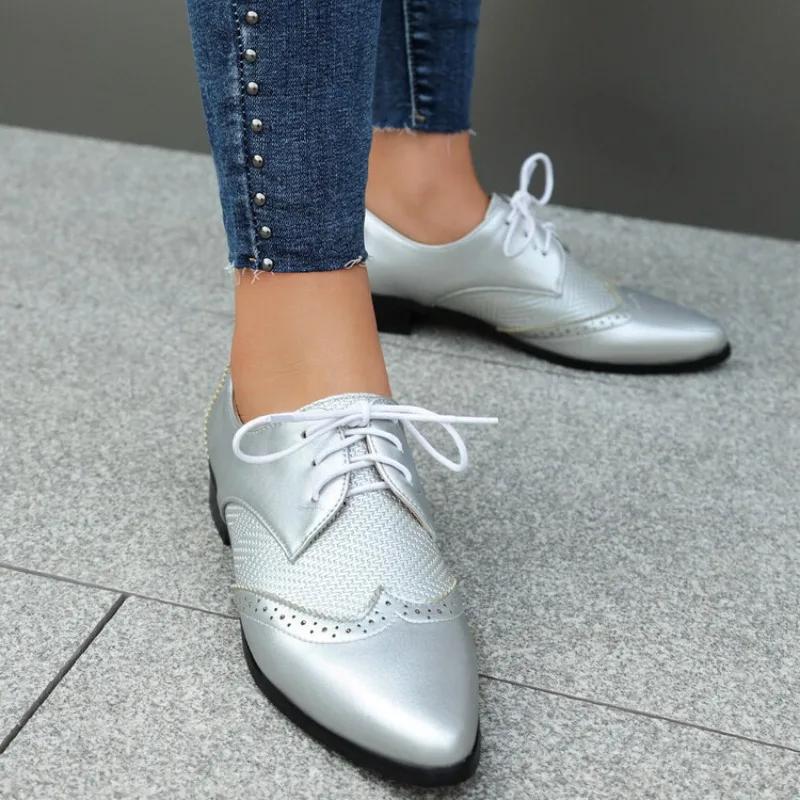 

Женские туфли с острым носком на низком каблуке, осень 2024, новые повседневные женские спортивные туфли на плоской подошве из натуральной кожи в стиле ретро для мам 41 серебряный
