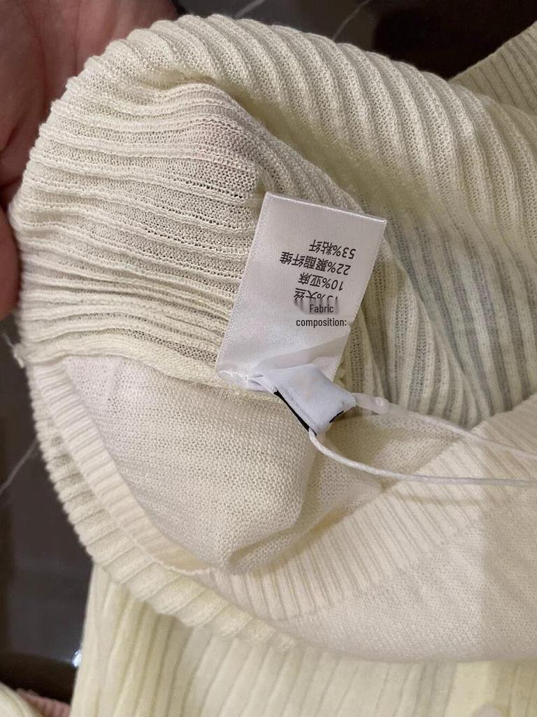 Korean Style V-Neck Two-in-One Knitwear: Summer 2025 Short-Sleeved T-Shirt.