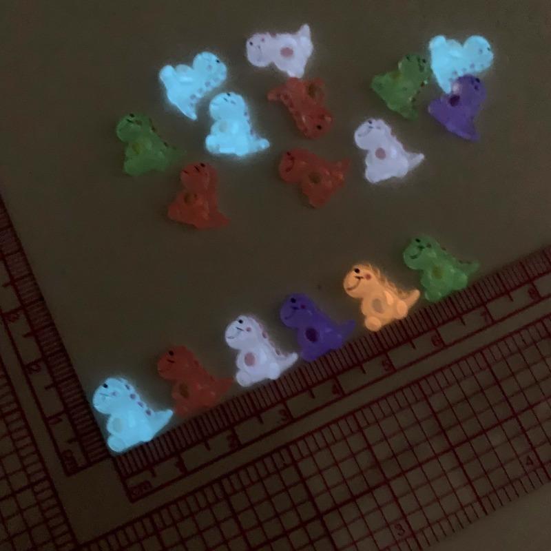 50PC 1CM Mini Nail Night Glow Colorful Dinosaur Resin Accessories Earnail Jewelry Accessories Wholesale DIY Hair Clips