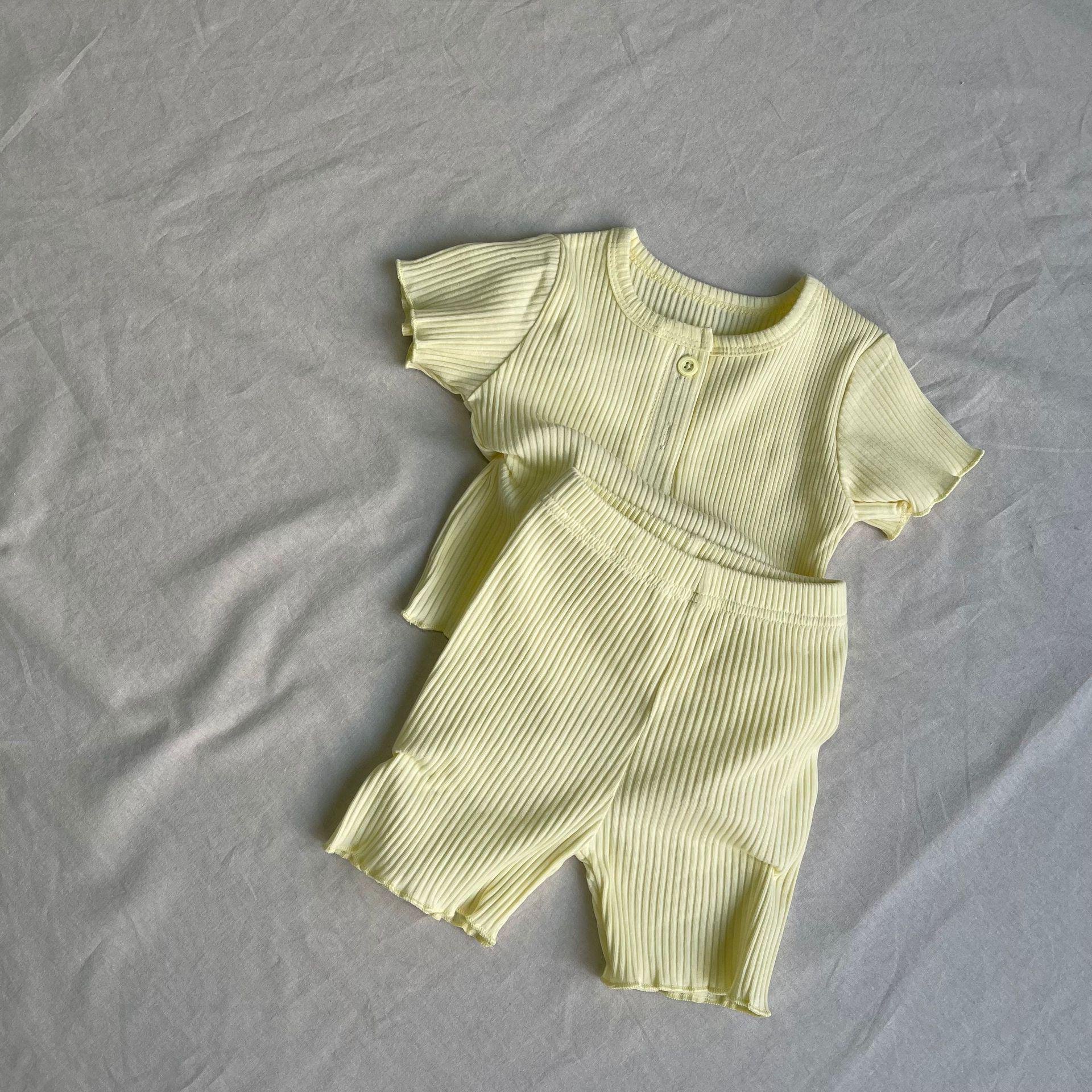 

Летний комплект для младенцев и малышей конфетных цветов с оборками, с коротким рукавом и шортами 73 cm жёлтый