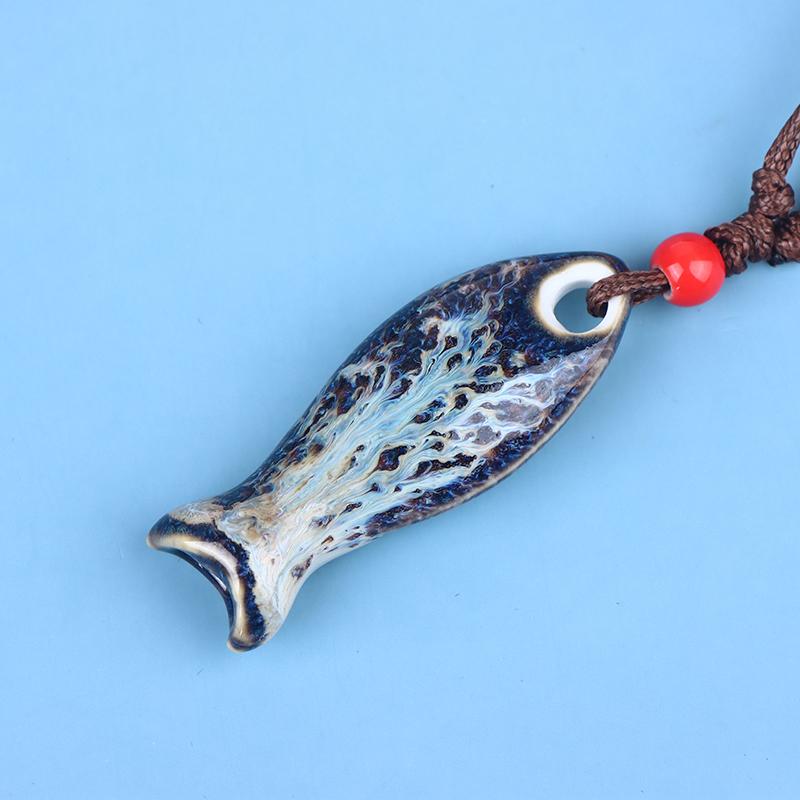 Collane Ciondolo Fischietto Pesce in Ceramica Stile Cinese Fischietto Fatto a Mano Liscio Collana con Fascino Delicato Catena per Maglione Unisex