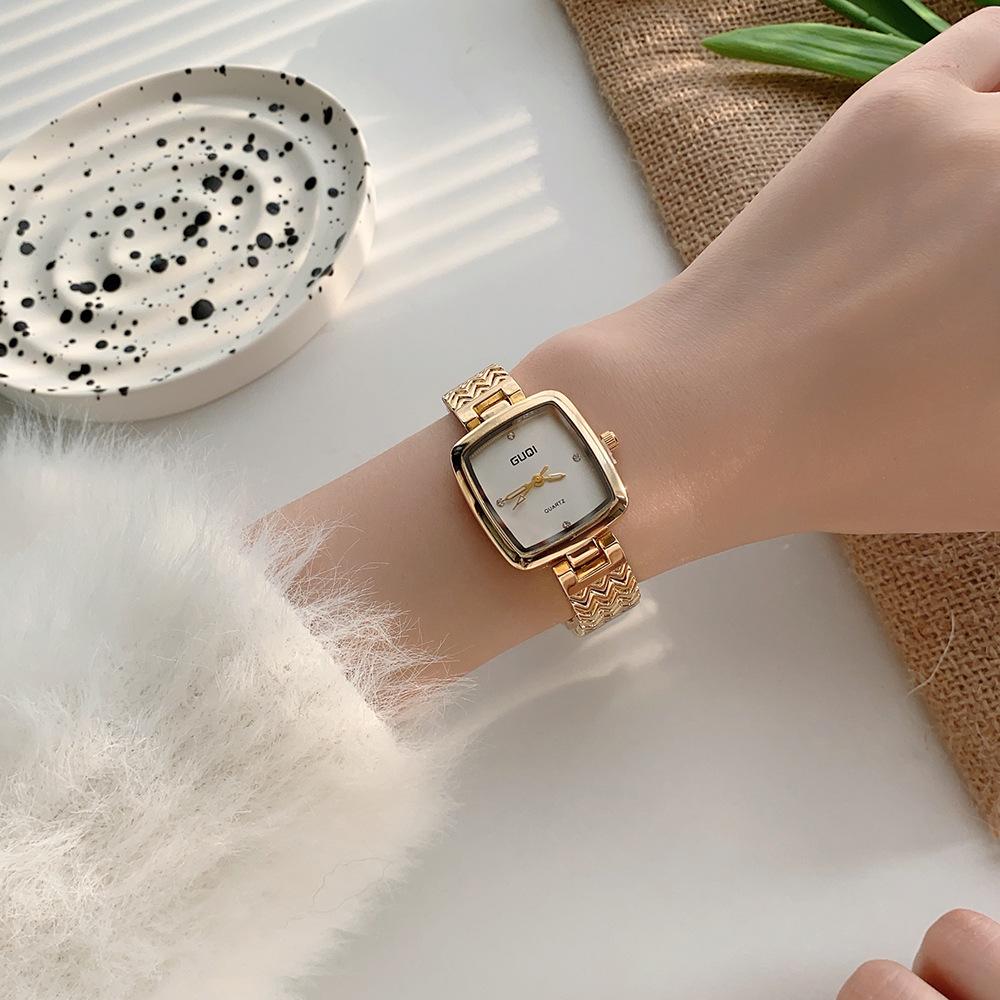 Montre Carrée Simple Petite Femme Rétro Littéraire et Artistique Petite Montre à Quartz Petite Montre Dorée Haut de Gamme