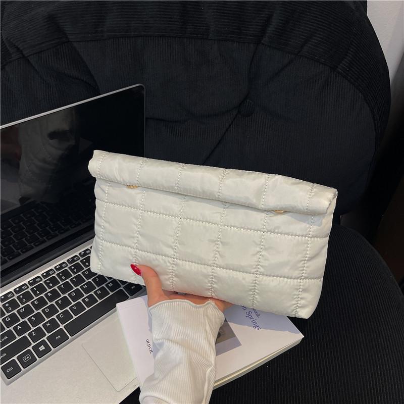 Niche fashion embroidery thread hand-held cosmetic bag women's 2025 autumn new trend plaid pleated portable small square bag