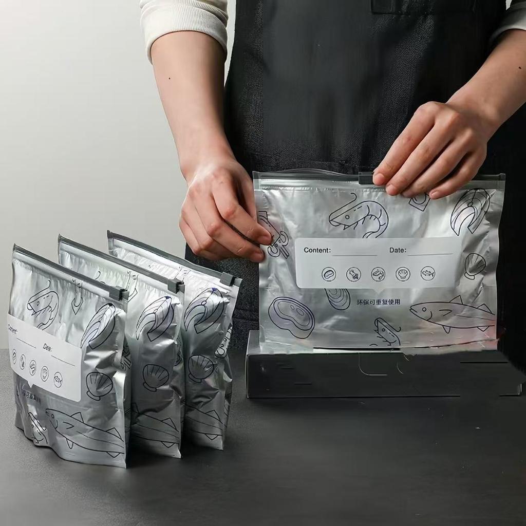 Aluminum Foil Food Preservation and Sealing Bags, Food Grade, Refrigerator and Household Food Preservation and Packaging Storage Bags, Zipper Type.