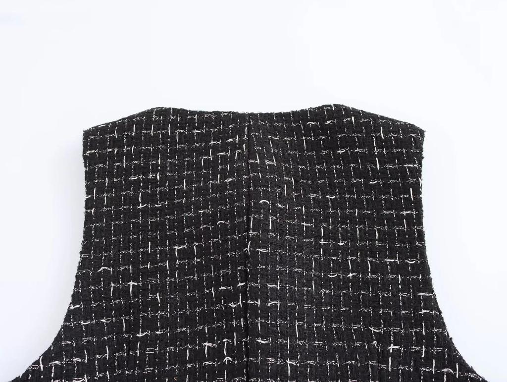 Chic Tweed Set: Vest & Belted High-Waist Shorts