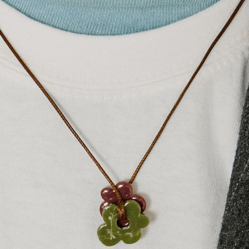 VVV Unbalanced Daisy Pendant String Necklace