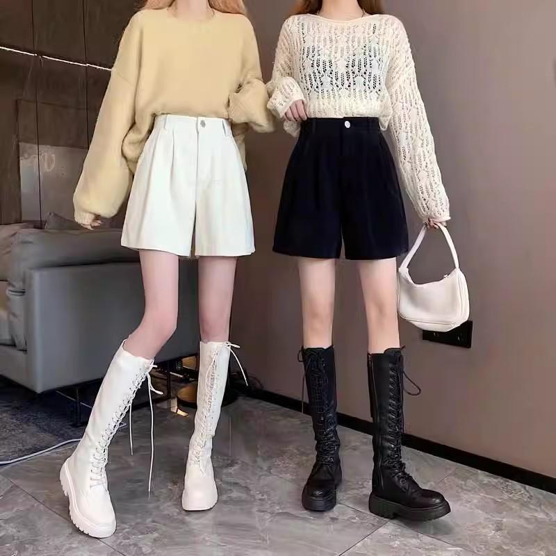 2024 Women's Autumn/Winter Corduroy A-line Shorts: Loose, Slimming Wide-Leg Design for Casual Wear with Boots.